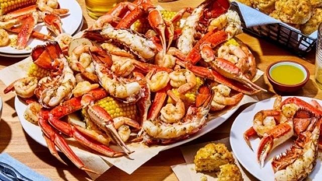 / Mariner’s Seafood Boil Family Meal
